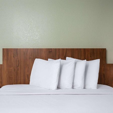 Ramada By Wyndham Altamonte Springs Near I-4 Hotel Exterior foto