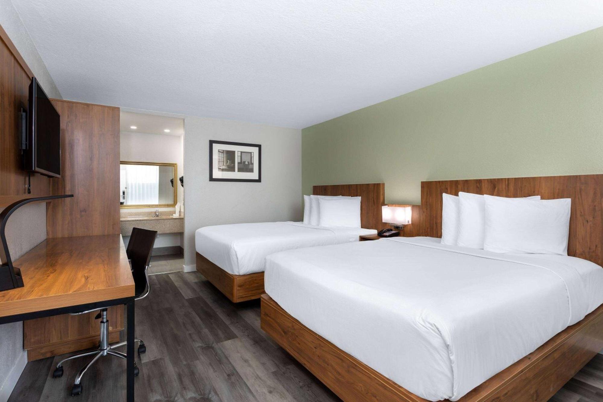 Ramada By Wyndham Altamonte Springs Near I-4 Hotel Exterior foto