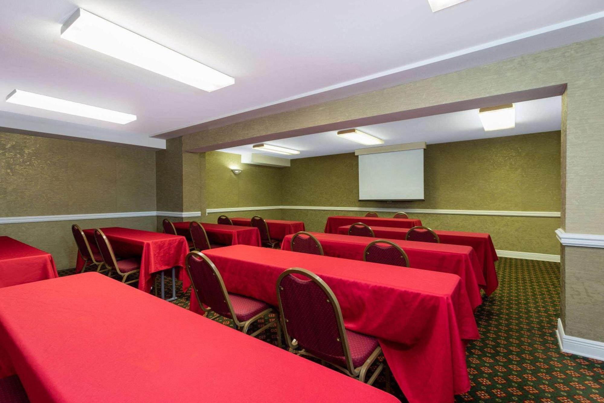 Ramada By Wyndham Altamonte Springs Near I-4 Hotel Exterior foto