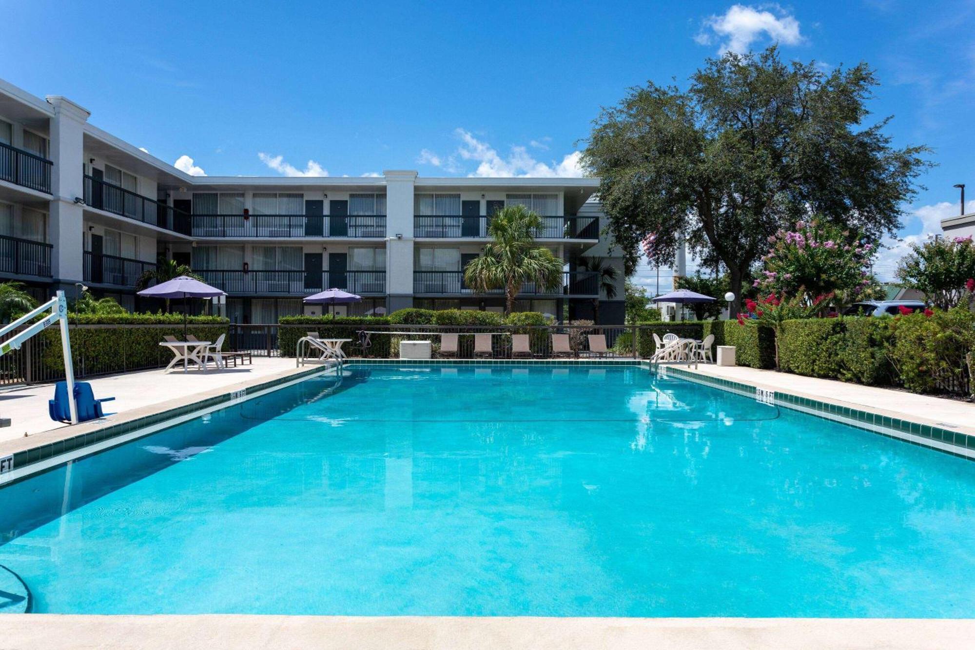 Ramada By Wyndham Altamonte Springs Near I-4 Hotel Exterior foto