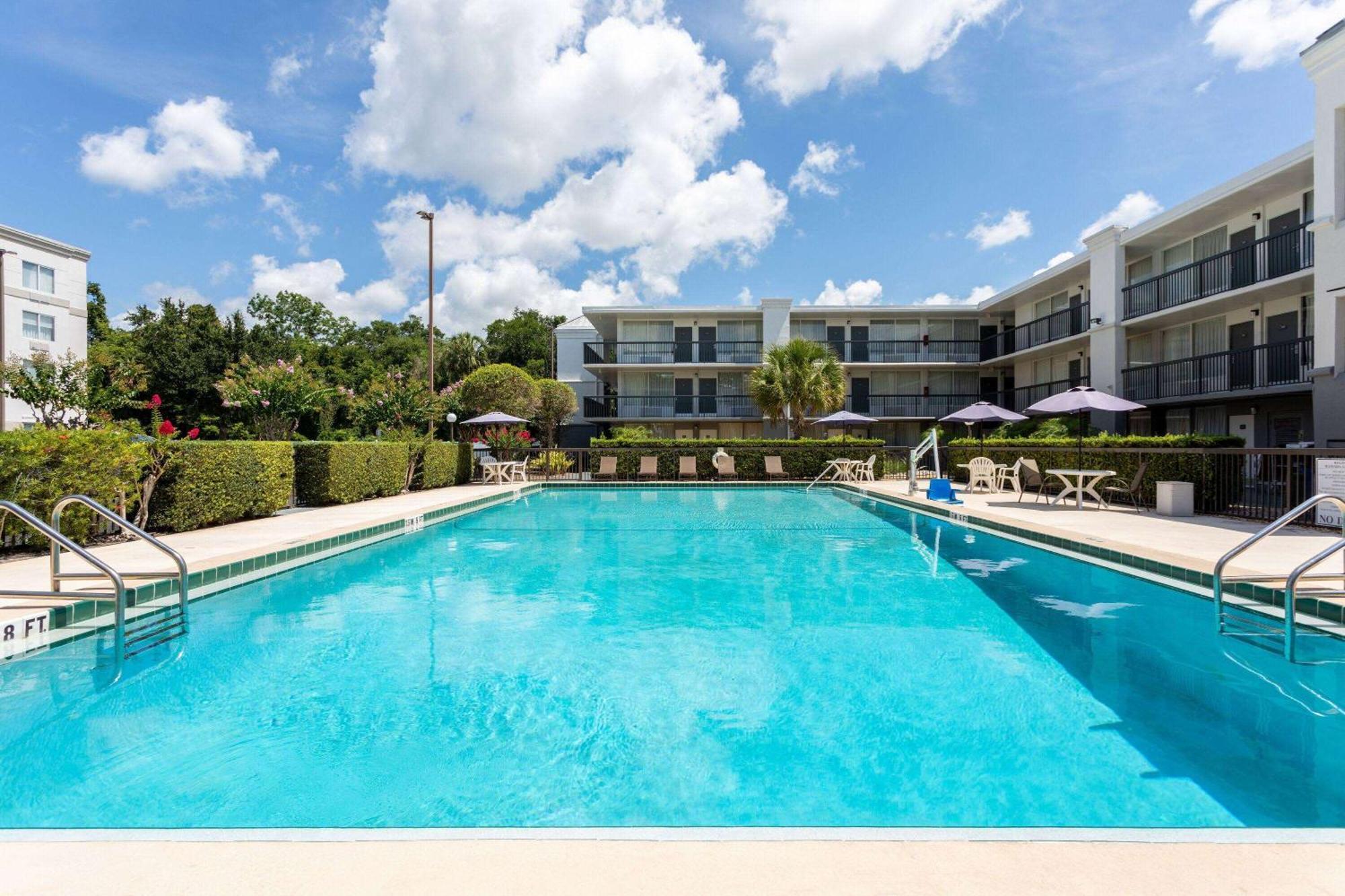 Ramada By Wyndham Altamonte Springs Near I-4 Hotel Exterior foto