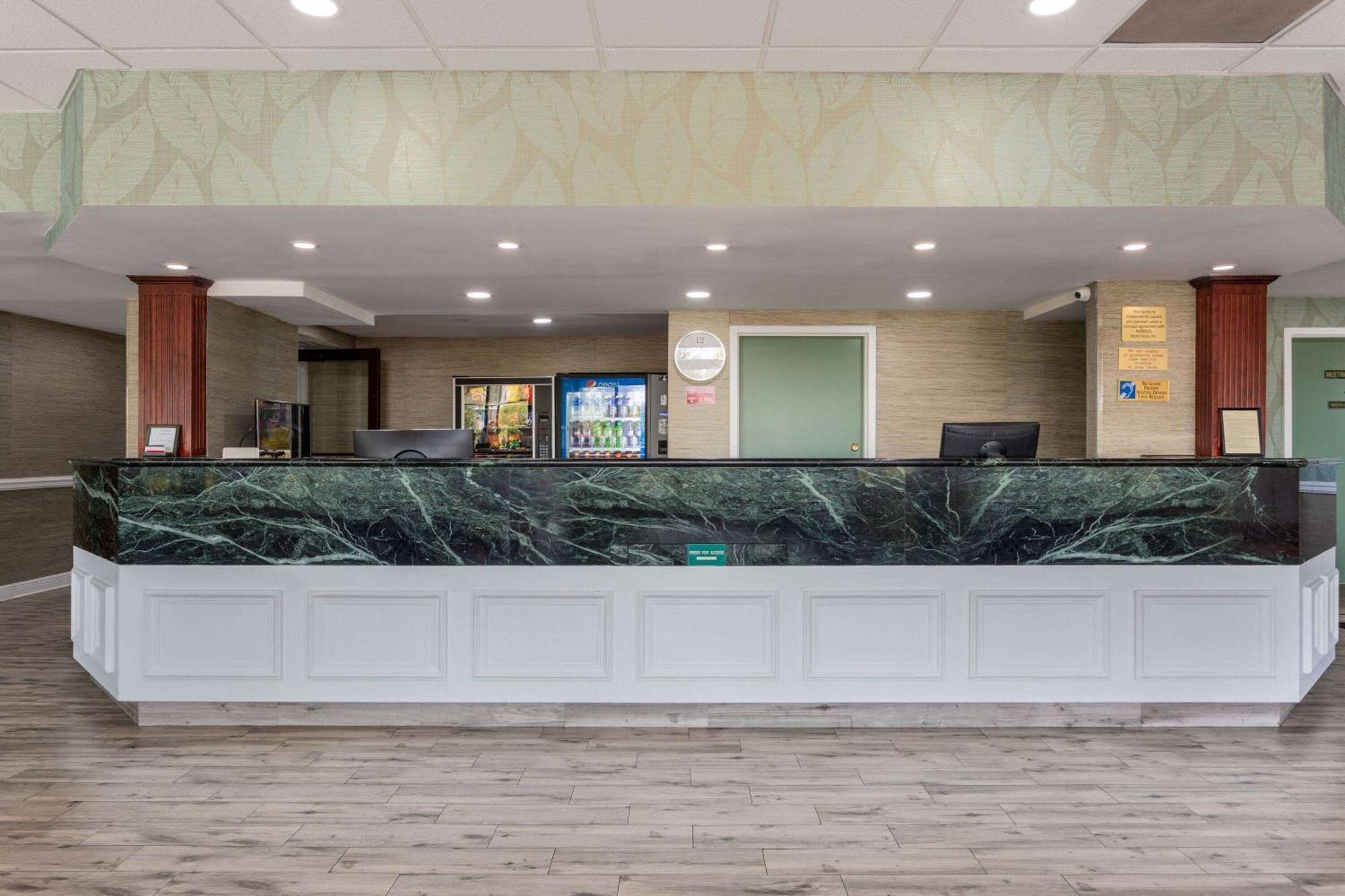 Ramada By Wyndham Altamonte Springs Near I-4 Hotel Exterior foto